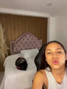 CarolineFyre online show from June 2, 2026, 12:49 pm