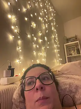 JasmineGlow7 online show from May 27, 2026, 9:11 pm