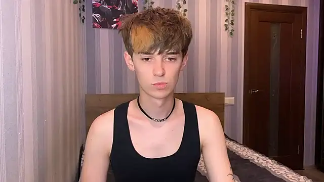 Snapshot of Sweet_Dude chatting on July 7, 2026, 8:12 pm Sweet Dude online show from July 7, 2026, 8:12 pm