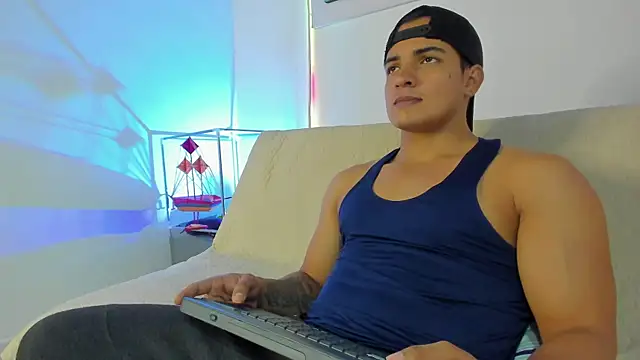 jhon nicolas online show from March 31, 2026, 8:55 pm