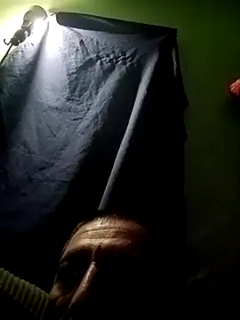 Snapshot of bigbooietx chatting on February 18, 2026, 8:33 am bigbooietx online show from February 18, 2026, 8:33 am