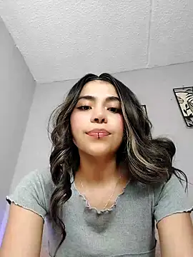 loveegirll1 online show from February 2, 2026, 5:28 am