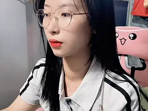 Snapshot of Linne6789 chatting on March 3, 2026, 1:56 am Linne6789 online show from March 3, 2026, 1:56 am