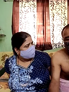 Snapshot of HoneyHush chatting on February 14, 2026, 10:59 am HoneyHush online show from February 14, 2026, 10:59 am