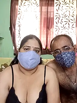 Snapshot of HoneyHush chatting on February 8, 2026, 7:17 am HoneyHush online show from February 8, 2026, 7:17 am