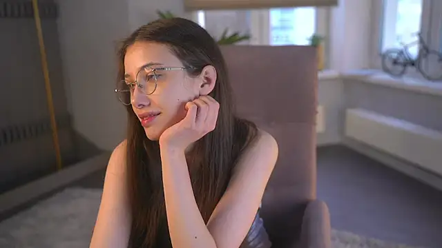 Snapshot of PamTrower chatting on February 6, 2026, 4:30 am PamTrower online show from February 6, 2026, 4:30 am