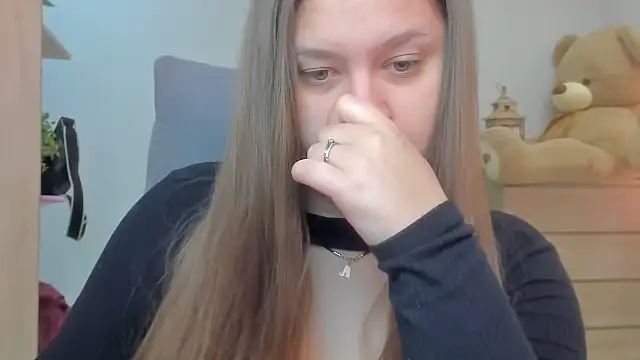 Snapshot of Maddinia chatting on February 28, 2026, 8:25 am Maddinia online show from February 28, 2026, 8:25 am