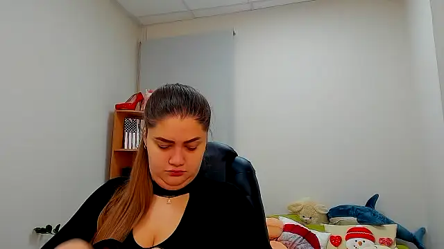 Snapshot of Maddinia chatting on February 6, 2026, 7:48 am Maddinia online show from February 6, 2026, 7:48 am