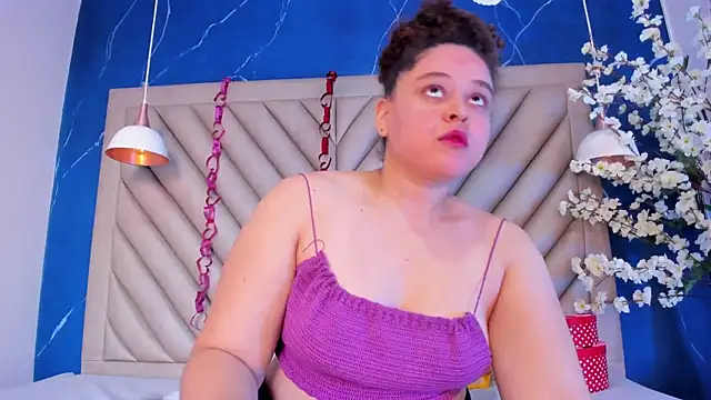 IrinaVoshh  online show from April 17, 2026, 7:06 pm