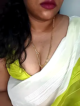 Snapshot of Chinnima143 chatting on February 4, 2026, 4:35 pm Chinnima143 online show from February 4, 2026, 4:35 pm