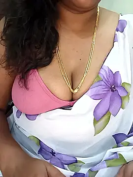 Snapshot of Chinnima143 chatting on February 9, 2026, 5:44 pm Chinnima143 online show from February 9, 2026, 5:44 pm