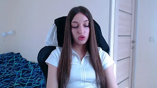 Snapshot of CutieWorm chatting on February 23, 2026, 11:11 am CutieWorm online show from February 23, 2026, 11:11 am