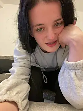 Snapshot of LeonieClaire chatting on February 17, 2026, 4:26 pm LeonieClaire online show from February 17, 2026, 4:26 pm