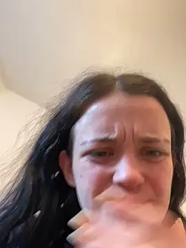 Snapshot of LeonieClaire chatting on March 3, 2026, 11:39 am LeonieClaire online show from March 3, 2026, 11:39 am