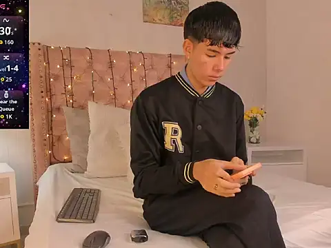 Snapshot of noah_lewiss chatting on February 25, 2026, 10:37 am noah lewiss online show from February 25, 2026, 10:37 am