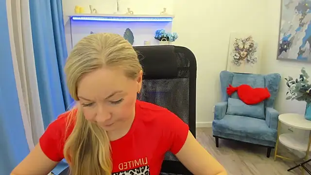 CharlotteKerti online show from March 25, 2026, 12:37 pm