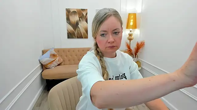 Snapshot of CharlotteKerti chatting on June 19, 2026, 12:33 pm CharlotteKerti online show from June 19, 2026, 12:33 pm