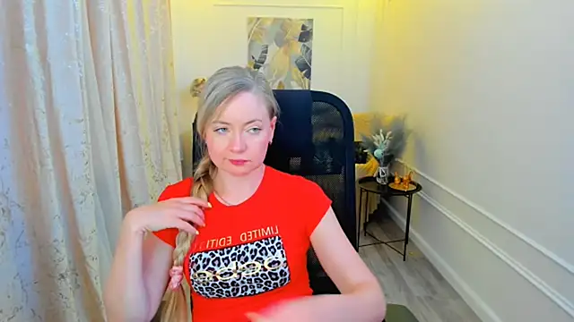 Snapshot of CharlotteKerti chatting on June 3, 2026, 2:33 pm CharlotteKerti online show from June 3, 2026, 2:33 pm