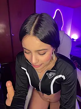 Snapshot of Dulce_pink18 chatting on February 15, 2026, 4:17 pm Dulce pink18 online show from February 15, 2026, 4:17 pm