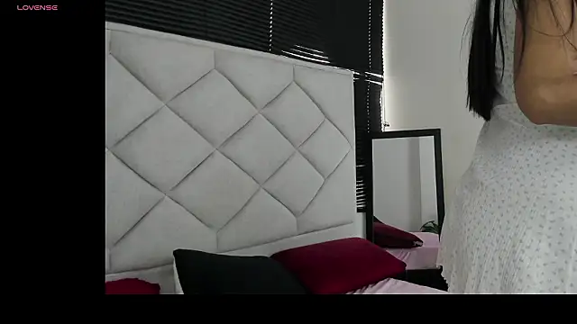 Layla Charlotte online show from March 26, 2026, 7:45 pm