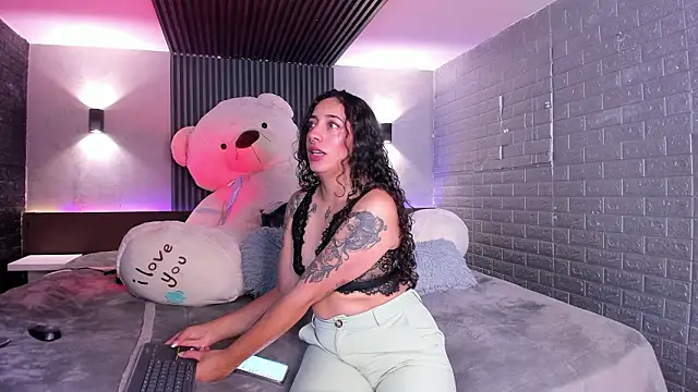 Snapshot of Magic_ivone chatting on February 18, 2026, 11:50 am Magic ivone online show from February 18, 2026, 11:50 am