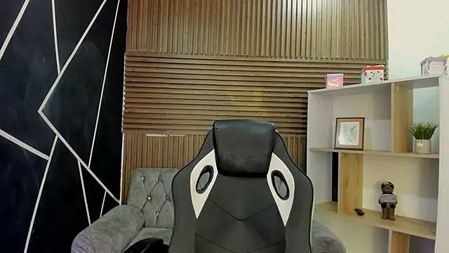 Snapshot of shaden_ chatting on February 19, 2026, 9:23 pm shaden online show from February 19, 2026, 9:23 pm