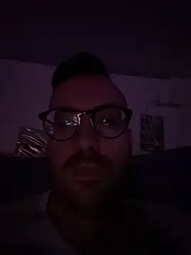 Snapshot of io1Elian chatting on June 10, 2026, 8:32 pm io1Elian online show from June 10, 2026, 8:32 pm