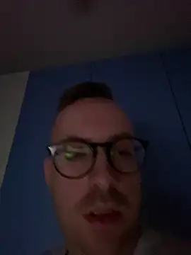 Snapshot of io1Elian chatting on March 6, 2026, 10:49 pm io1Elian online show from March 6, 2026, 10:49 pm