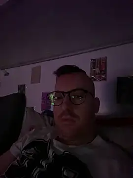 Snapshot of io1Elian chatting on April 9, 2026, 6:36 pm io1Elian online show from April 9, 2026, 6:36 pm