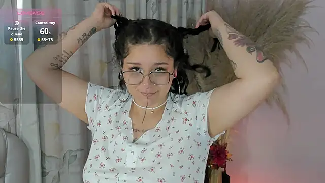 Snapshot of Sylvara_bx chatting on June 17, 2026, 11:53 am Sylvara bx online show from June 17, 2026, 11:53 am