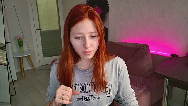 Snapshot of Weisser_Moon chatting on February 7, 2026, 5:37 am Weisser Moon online show from February 7, 2026, 5:37 am