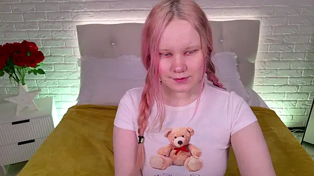 Snapshot of AnnieVibe chatting on March 23, 2026, 5:35 pm AnnieVibe online show from March 23, 2026, 5:35 pm