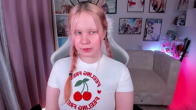 Snapshot of AnnieVibe chatting on April 5, 2026, 5:41 pm AnnieVibe online show from April 5, 2026, 5:41 pm