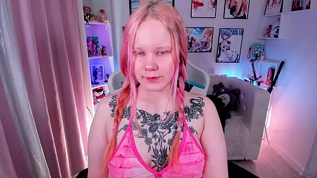 Snapshot of AnnieVibe chatting on March 18, 2026, 5:36 pm AnnieVibe online show from March 18, 2026, 5:36 pm