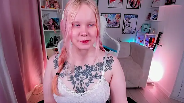 Snapshot of AnnieVibe chatting on April 9, 2026, 5:41 pm AnnieVibe online show from April 9, 2026, 5:41 pm