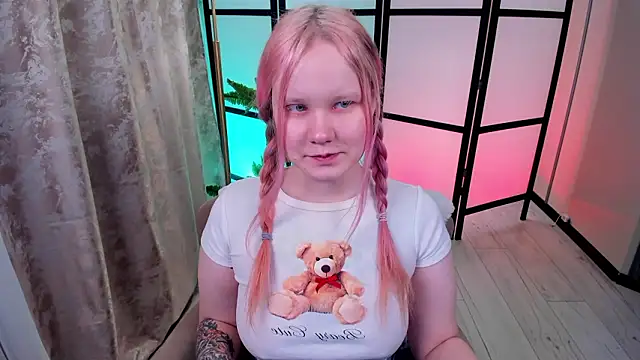 Snapshot of AnnieVibe chatting on March 13, 2026, 5:40 pm AnnieVibe online show from March 13, 2026, 5:40 pm