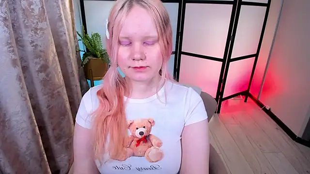 Snapshot of AnnieVibe chatting on April 18, 2026, 7:58 pm AnnieVibe online show from April 18, 2026, 7:58 pm