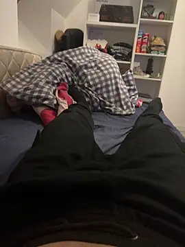 Snapshot of Enzo_2763 chatting on February 1, 2026, 3:10 pm Enzo 2763 online show from February 1, 2026, 3:10 pm