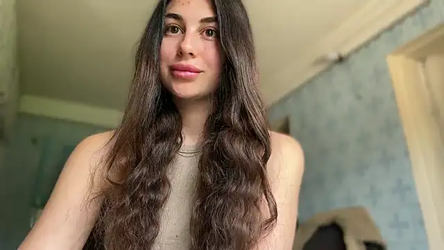 LiluMartiznir online show from May 11, 2026, 11:44 am
