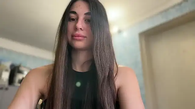 LiluMartiznir online show from May 13, 2026, 5:58 am