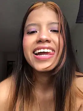 Vilu and Xuxi  online show from March 18, 2026, 8:21 pm