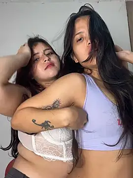 Vilu and Xuxi  online show from February 22, 2026, 10:11 pm