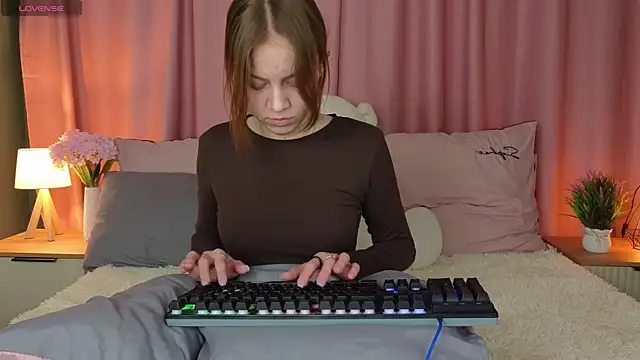 AliceYummy online show from February 18, 2026, 7:54 pm