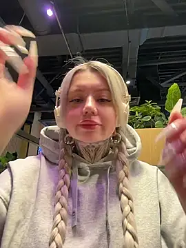 Snapshot of Chiibi chatting on February 17, 2026, 10:01 am Chiibi online show from February 17, 2026, 10:01 am