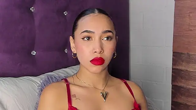 LiaHansson00 online show from June 9, 2026, 7:04 pm