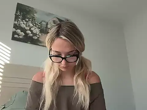 kelseyblu online show from April 13, 2026, 10:58 pm