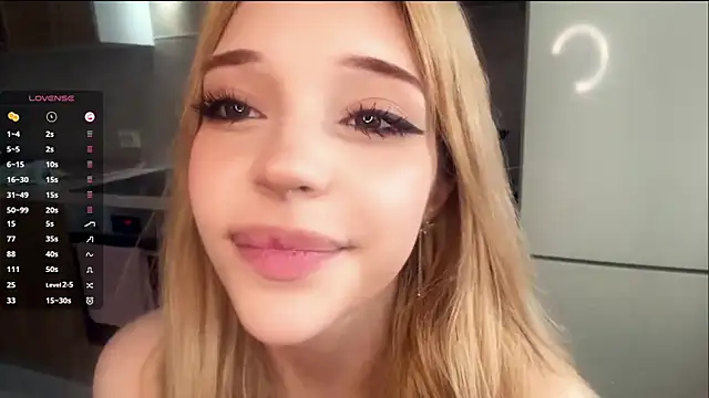 ViolaFaa online show from April 18, 2026, 9:44 am