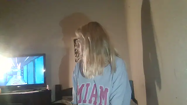 Snapshot of KiwiDreamy1 chatting on February 3, 2026, 6:22 am KiwiDreamy1 online show from February 3, 2026, 6:22 am