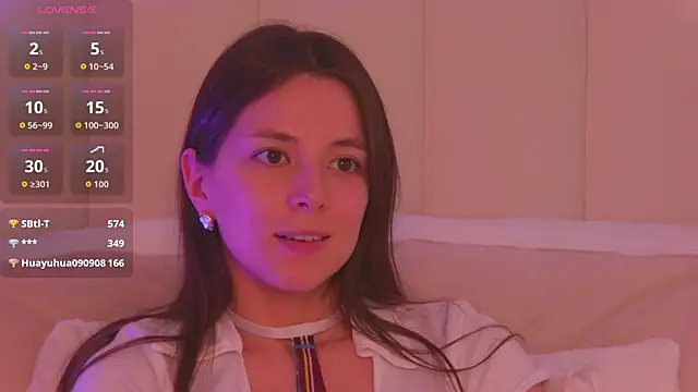 AlisseMoore online show from April 13, 2026, 6:45 pm