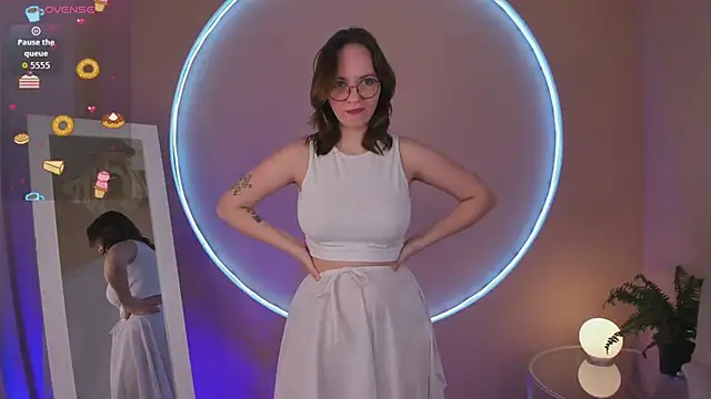 Crystal lovley online show from March 4, 2026, 9:44 pm